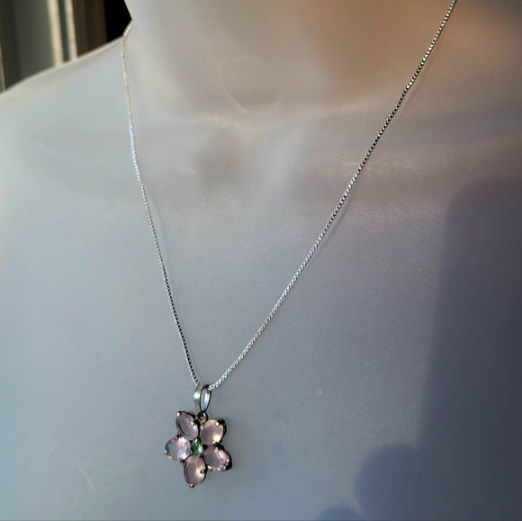 Vintage Jewelry - Vintage Flower Necklace